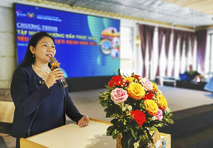 Phó Trưởng phòng Quản lý lưu trú du lịch - Cục Du lịch Quốc gia Việt Nam Nguyễn Thanh Bình chia sẻ tại buổi tập huấn